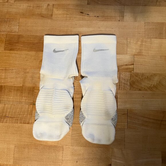 Men's Medium 8-9.5 Nike Grip Racing Lightweight Dri Fit Mini Crew Running Socks - Picture 1 of 3